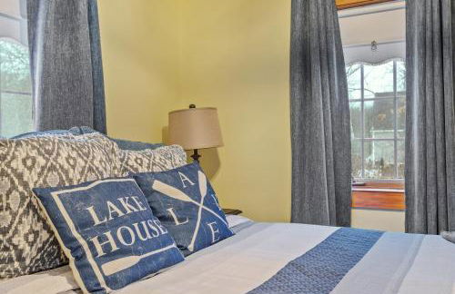 Spacious Accessible Waterfront Retreat with Hot Tub - Foto 25