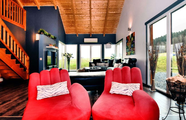 Beautiful Villa with Heated Outdoor Pool, Sauna, Hot Tub in Forest - Photo 13