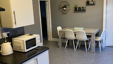 Affordable Luxury 2 Stunning apartment Sunderland close to City centre hospital Crown Works Studio and Nissan - Foto 5
