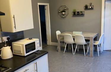 Affordable Luxury 2 Stunning apartment Sunderland close to City centre hospital Crown Works Studio and Nissan - Foto 5