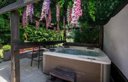 Oakwood Lodges with Hot tubs York - Photo 68