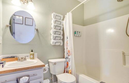 Charming Bend Home with Porch and Yard Great Location - Foto 15