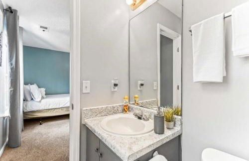 Screened Porch, Firepit, Patio! Peaceful in Pooler - Foto 25