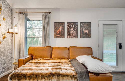 NEW! Shenandoah family & dog friendly cabin - 5 min walk river with private river access, BBQ, playground, fire pit - Foto 16