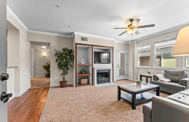 New Trendy 1BR Apartment With Heated Pool Gym Minigolf - Foto 38