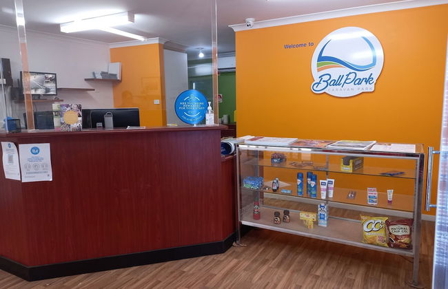 Ball Park Caravan Park - Foto 2