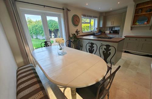 King Arthur's Rest House, Hot Tub & Garden Sleeps 10 - Foto 3