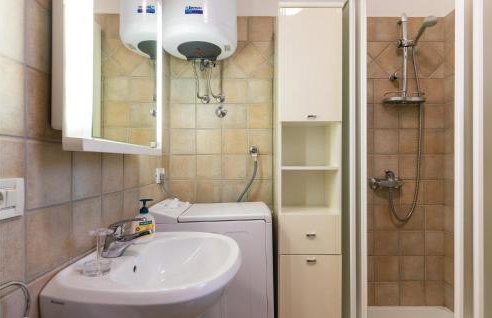 Beautiful Apartment In Hrboki With Wifi - Photo 37