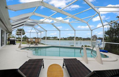 Venice Lakefront Pool Home - Photo 26