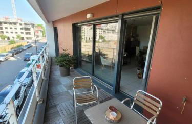 Gerland T2 standing - balcon - parking privé souterrain - Foto 9