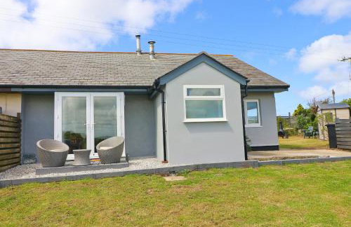 Coastal retreat surrounded by open countryside - Foto 36