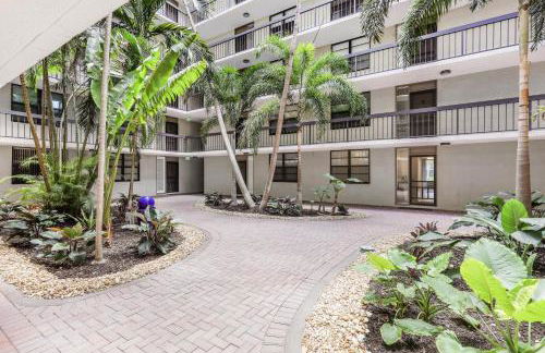 Walkout condo with beach access, pool and pickleball - Foto 37