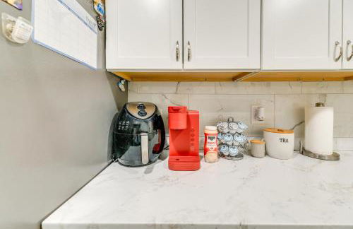 Secluded Newport Getaway with Fire Pit and Grill! - Foto 10