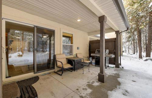Grandmas Hideaway - walk to downtown, private hot tub, pet friendly with patio - Foto 24