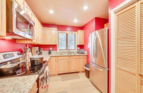 2 Mi to Diamond Peak! Corner-Unit Condo with Hot Tub - Foto 10