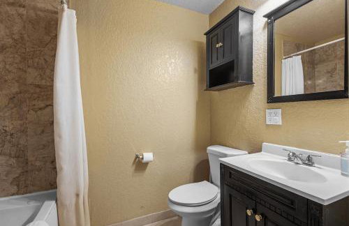 Sleeps 12 - House Guest Apt - Plenty of parking - Foto 14