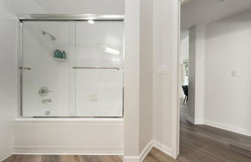 The Turquoise Lounge - Chic 2BR Beach view Pool, Sauna - Foto 34