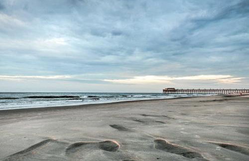 Oceanfront Condo with Furnished Deck and Views! - Foto 2