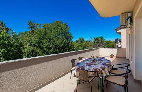 2 Bedroom Lovely Apartment In Viskovo - Photo 8