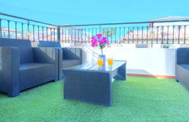 Casa Mario, La Zenia Boulevard area,fantastic 2 bedrooms, 2 bathrooms house with communal swimming pool and barbecue - Photo 13