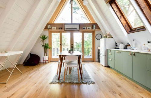 Modern A-Frame Cabin with Loft, Firepit and Grill - Foto 13