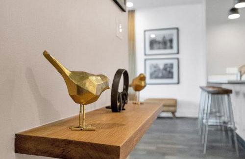 Bywater 2BR w Pool, Gym & King Beds - Foto 18