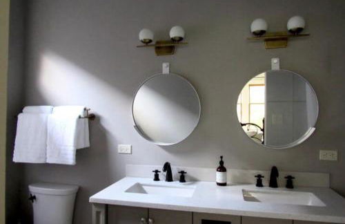 Sun Drenched Suite in Starland Arts District - Foto 4