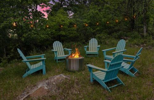 Modern Escape w Mountain Views Fire Pit & Swing - Foto 56