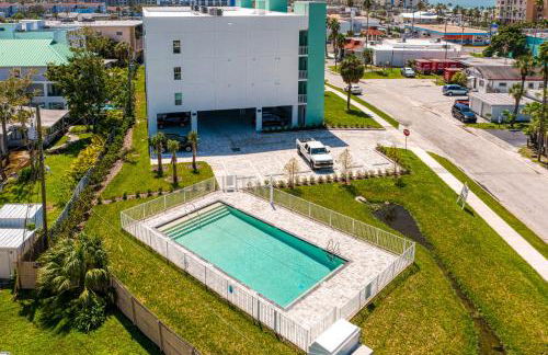 Mad Beach Hideaway - Photo 22