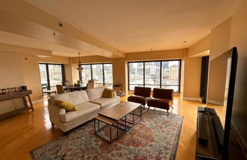 Luxurious and Spacious 2-Bedroom Condo Unit Downtown San Diego in the Heart of the Gaslamp Quarter - 30-Day Min recommended - 14-Day Min acceptable - Foto 73