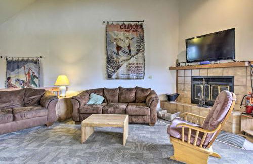 Upson Ski-InandSki-Out, End-Unit Cabin with Fireplace! - Foto 1