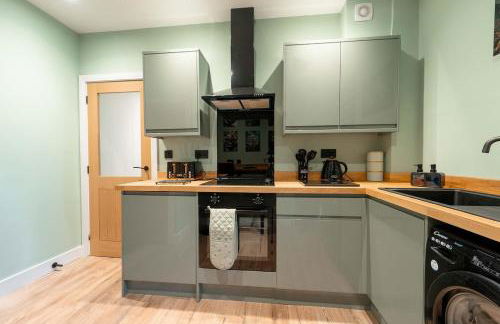 High Street Hideaway - Photo 3