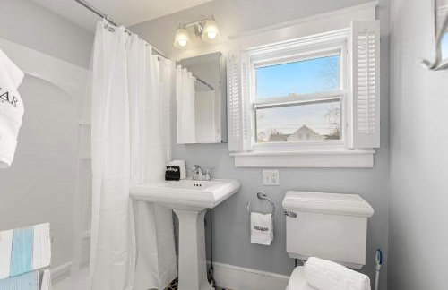 Walk to Beach at Historic Sears Kit Home - Foto 22