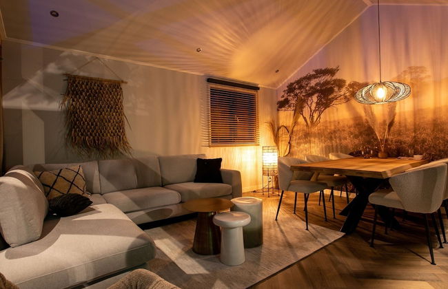 Luxury Lodge With Private Swimming Pool - Photo 7