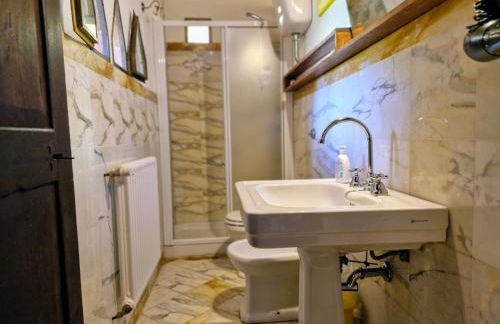 Olivo at Pietraie a cottage with many flowers in the Valley - Foto 12