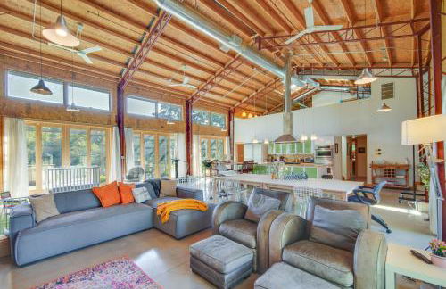 Riverfront Libertyville Retreat with Outdoor Kitchen - Foto 1