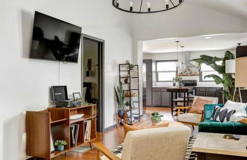 NEW - Modern Rustic Retreat Ardmore Chalet - Foto 21