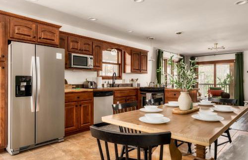 The Moondance Cabin by Lightfoot Stays Vacation Rentals - Photo 78