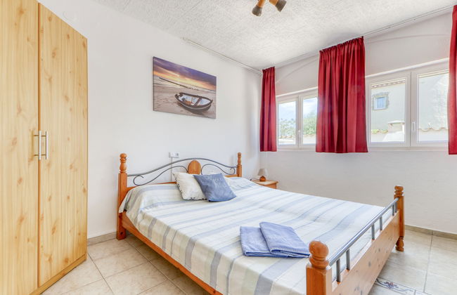 4 bedroom House in Castelló d'Empúries with private pool and garden - Photo 11