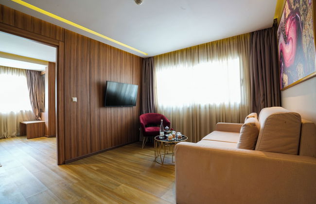 First Suites Hôtel - Photo 10