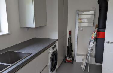 Unique, Spacious, Self-Built Eco Home with huge garden and movie room - Photo 21