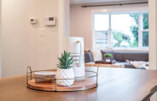 Stylish Modern Farmhouse wYard 10 mins from DT - Foto 40