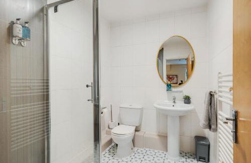 Brimmond Homes - nr to Univ, Hospitals, o2 Apollo, PLAB & 7 mins to City Centre - Stylish, Modern & Secure 2 Bed, 2 Bath Apt with Allocated Free Parking - Foto 53