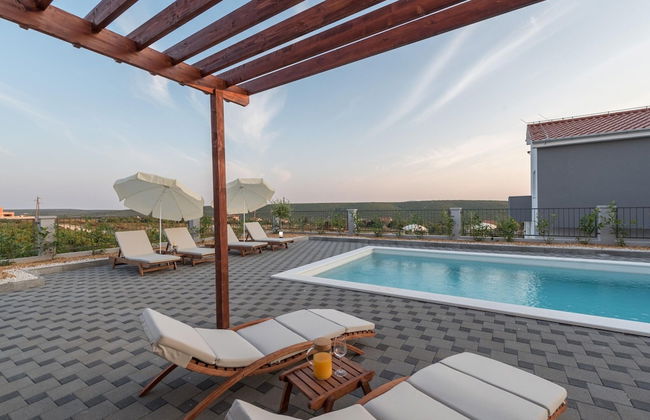 Comfort Villa With Swimming Pool and Terrace - Foto 16