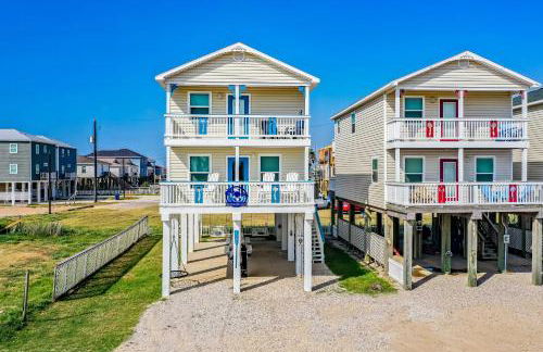 Walk to Shore and Eats Surfside Beach Gem with Deck - Photo 38