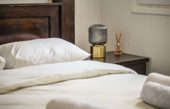 Vintage Charm 1BR Apt w Balcony & View - Foto 2