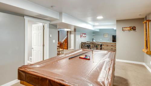 Deck with Hot Tub Ashton Cozy Cub Cabin - Foto 2