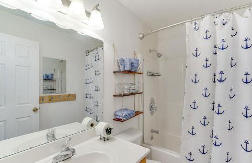 Balcony and Fire Pit Home on Lake of Ozarks! - Foto 17