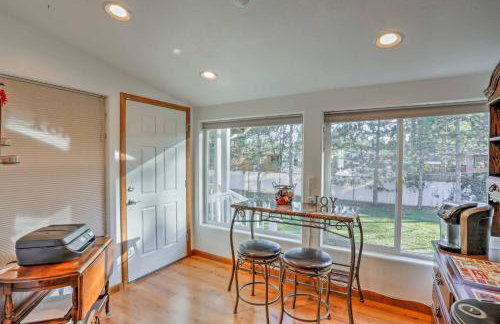 Game Room, Yard, Deck and Fireplace Lakeside Home - Foto 9