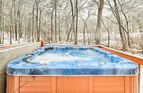 Hot Tub and Deck Pet-Friendly Poconos Getaway! - Foto 26